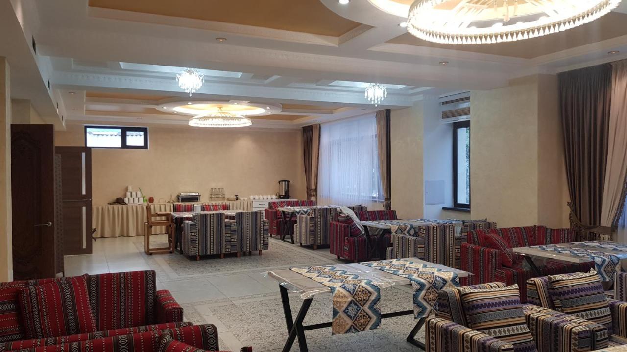 Nomad Hotel Bishkek Halal Eksteriør bilde