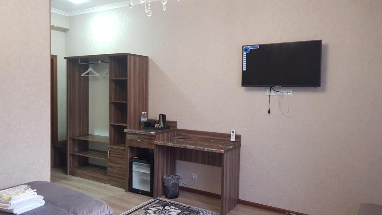 Nomad Hotel Bishkek Halal Eksteriør bilde