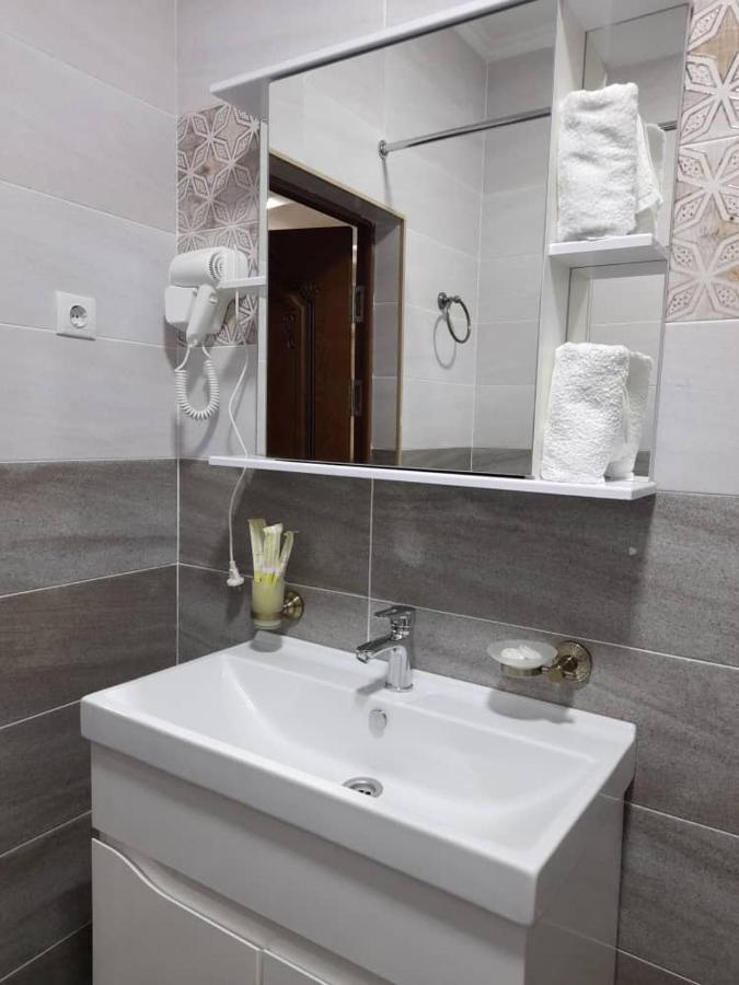 Nomad Hotel Bishkek Halal Eksteriør bilde