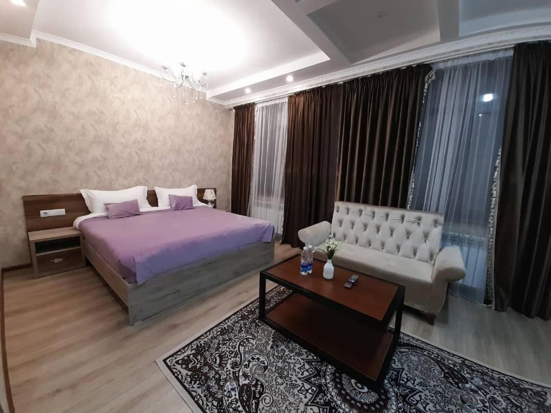 Nomad Hotel Bishkek Halal Eksteriør bilde