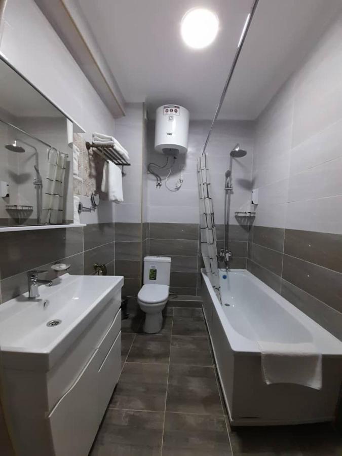 Nomad Hotel Bishkek Halal Eksteriør bilde
