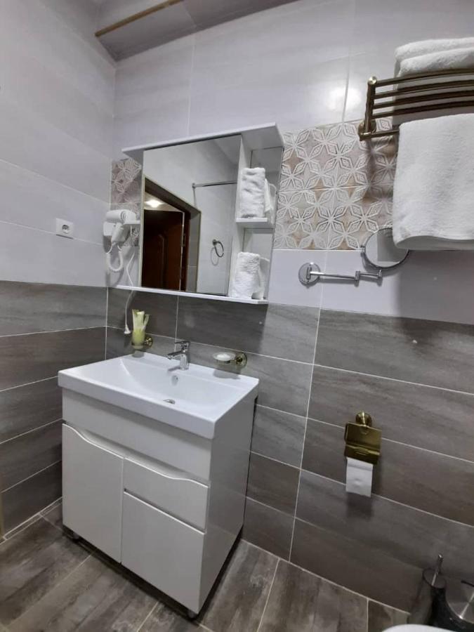 Nomad Hotel Bishkek Halal Eksteriør bilde